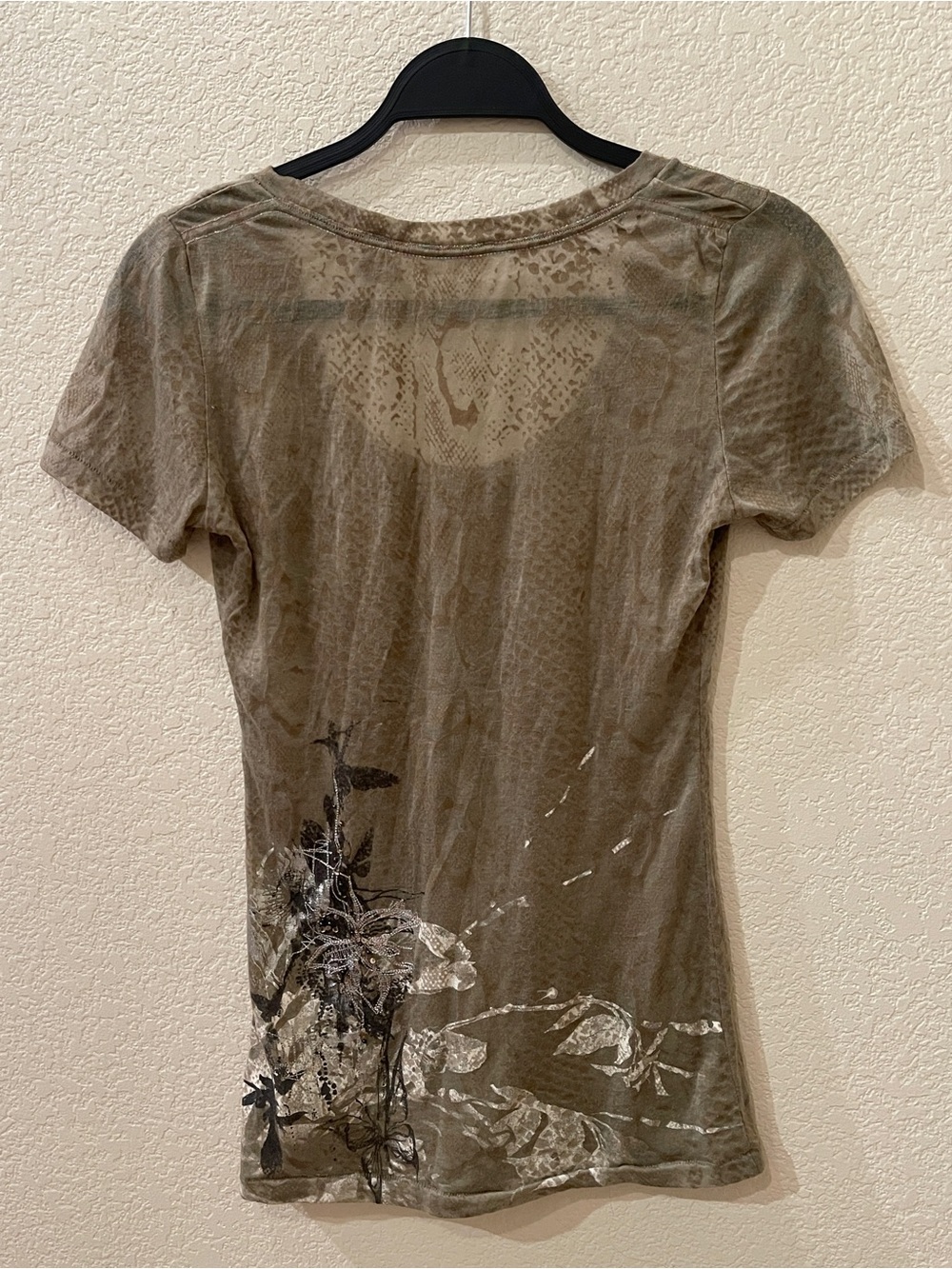 Miss Me Butterfly Olive Scoop Neck Women’s Tee Size: Small - Picture 6 of 11